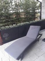 Aranżacja: Leżanka ogrodowa z technorattanu z poduszką Nilamito Anthracite & Dark Grey
