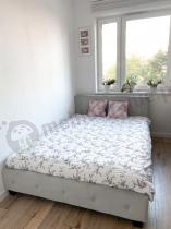 Aranżacja: Łóżko tapicerowane pikowane Rotti Jasnoszare 140x200 cm