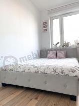 Aranżacja: Łóżko tapicerowane pikowane Rotti Jasnoszare 140x200 cm