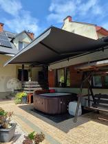Aranżacja: Markiza tarasowa 450x300 Lea grafitowa - aluminium