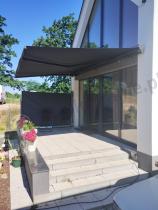 Aranżacja: Markiza tarasowa 450x300 Lea grafitowa - aluminium