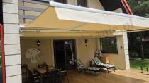 Aranżacja: Markiza tarasowa automatyczna z aluminiowym stelażem Lea 495x300 - Kremowy