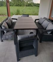 Aranżacja: Meble ogrodowe dla 8 osób, 2 sofy, 2 fotele, stół 200cm z drewnianym blatem Meblobranie CFM Plus grafit + poduszki na