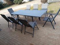 Aranżacja: Meble ogrodowe Kantara z jasnoszarym rozkładanym stołem 241cm i 8 składanymi krzesłami grafitowymi