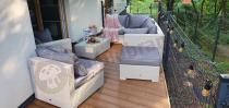 Aranżacja: Meble ogrodowe wypoczynkowe z jasnego technorattanu Nilamito VIII Light Grey + fotel