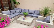 Aranżacja: Meble technorattanowe z regulowanym stołem Nilamito VIII Light Grey+ fotel