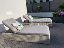 Aranżacja: Meniza Off-White Elite & Taupe zestaw technorattanowych leżaków