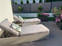 Aranżacja: Meniza Off-White Elite & Taupe zestaw technorattanowych leżaków