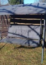 Aranżacja: Metalowa huśtawka trzyosobowa Tivona - Grey