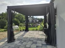 Aranżacja: Metalowa pergola na taras 3x4 z zasłonami i moskitierą Nefir - Antracite