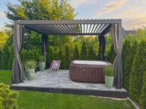 Aranżacja: Metalowa pergola na taras 3x4 z zasłonami i moskitierą Nefir 2.0 - Antracite