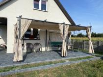 Aranżacja: Metalowa pergola na taras z zasłonami bocznymi Niro 3x5,5 - Cream