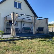 Aranżacja: Metalowa pergola na taras z zasłonami bocznymi Niro 3x5,5 - Cream
