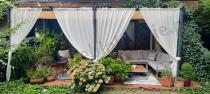 Aranżacja: Metalowa pergola na taras z zasłonami bocznymi Niro 3x5,5 - Cream