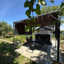 Aranżacja: Metalowa pergola tarasowa z roletami Simi 3x3m Grafit