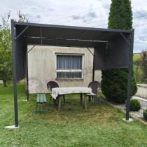 Aranżacja: Metalowa pergola tarasowa z roletami Simi 3x3m Grafit