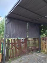 Aranżacja: Metalowa pergola tarasowa z roletami Simi 3x3m Grafit