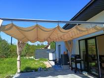 Aranżacja: Metalowa pergola tarasowa z zasłonami 4x4 Niro - Cream