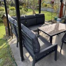 Aranżacja: Metalowy narożnik na taras z pufami i stołem 120cm Doros Corner - Polywood Dark Grey