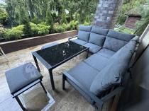 Aranżacja: Metalowy narożnik na taras z pufami o stołem 120cm Doros Corner - Dark Grey