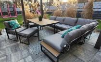 Aranżacja: Metalowy narożnik ogrodowy 280x220cm ze stołem obiadowym i fotelem Panaon Grey Teak