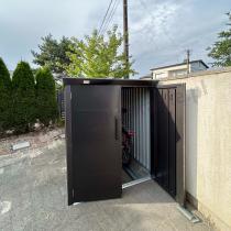 Aranżacja: Metalowy schowek na 3 rowery Varsat 133x222x151