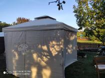 Aranżacja: Mocny pawilon ogrodowy 3x3 metalowy z zasłonami i moskitierą Okapi Max Kremowy