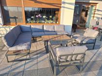 Aranżacja: Modułowe meble tarasowe z ławą i dwoma fotelami Panaon Grey Teak