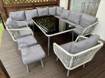 Aranżacja: Modułowy narożnik na taras 240x240cm z fotelami, pufami i stołem Postigo Corner XXL Light Grey
