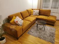 Aranżacja: Musztardowa kanapa narożna welurowa rozkładana Flavio prawy 293x214 cm