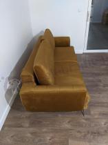 Aranżacja: Musztardowa kanapa rozkładana do salonu 250cm Megis 250x95 cm Monolith 48