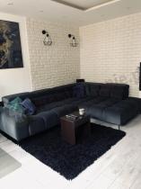 Aranżacja: Narożnik do salonu Plaza L z wysuwanym siedziskiem Matt Velvet 97 ciemnoszary 300x216cm prawy