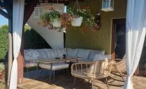 Aranżacja: Narożnik ogrodowy boho rope style z dużym stołem, fotelem i pufami Torgiano Corner XL beżowy
