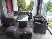 Aranżacja: Narożnik ogrodowy z technorattanu z 2 fotelami + pufy z pikowanymi poduszkami Cofete Anthracite