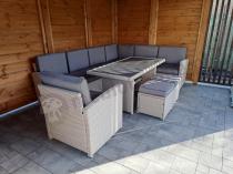 Aranżacja: Narożnik ogrodowy z wysokim stołem, pufami i fotelem - Cofete Light Grey