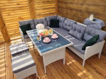 Aranżacja: Narożnik technorattan ze stołem 120x70cm i pufami Perata Corner Light Grey