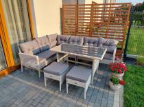 Aranżacja: Narożnik technorattan ze stołem 120x70cm i pufami Perata Corner Light Grey