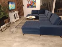 Aranżacja: Narożnik welurowy w kształcie U granatowy Flavio U 367x214cm lewy
