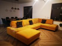 Aranżacja: Narożnik welurowy w kształcie U żółty Flavio U 367x214cm prawy
