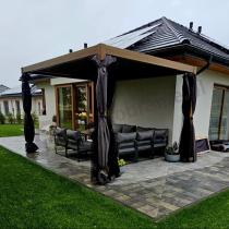 Aranżacja: Nowoczesna pergola z oświetleniem, zasłonami i moskitierami Nefir 2.0 LED 3x4 - Woodlook