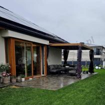 Aranżacja: Nowoczesna pergola z oświetleniem, zasłonami i moskitierami Nefir 2.0 LED 3x4 - Woodlook