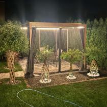 Aranżacja: Nowoczesna pergola z oświetleniem, zasłonami i moskitierami Nefir 2.0 LED 3x4 - Woodlook