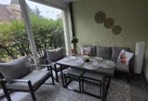 Aranżacja: Nowoczesne meble na taras - zestaw z sofą fotelami i pufami - Panaon Elite Plus Light Grey