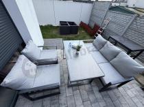 Aranżacja: Nowoczesne meble na taras - zestaw z sofą i fotelami 5 osób - Panaon Dining Elite Light Grey