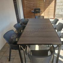 Aranżacja: Nowoczesne meble obiadowe dla 10 osób do ogrodu Portis ze stołem 200cm i blatem w kolorze drewna