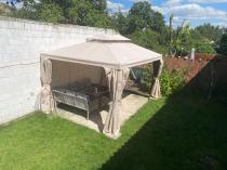 Aranżacja: Nowoczesny pawilon ogrodowy aluminiowy 3x4 z moskitierą Okapi Max Kremowy