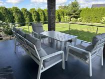 Aranżacja: Nowoczesny zestaw białych mebli ogrodowych - sofa 202cm, stół obiadowy, fotele i pufy - Renalo Dining White