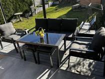 Aranżacja: OUTLET - Grafitowy zestaw mebli metalowych na taras Sodor Dining + pufy - Dark Grey