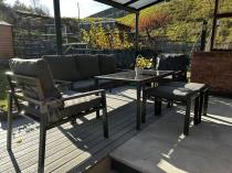 Aranżacja: OUTLET - Grafitowy zestaw mebli metalowych na taras Sodor Dining + pufy - Dark Grey