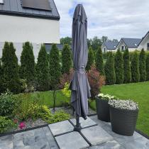 Aranżacja: Parasol ogrodowy na wysięgniku, aluminiowy stelaż, 300x300 - Bahio Antracite